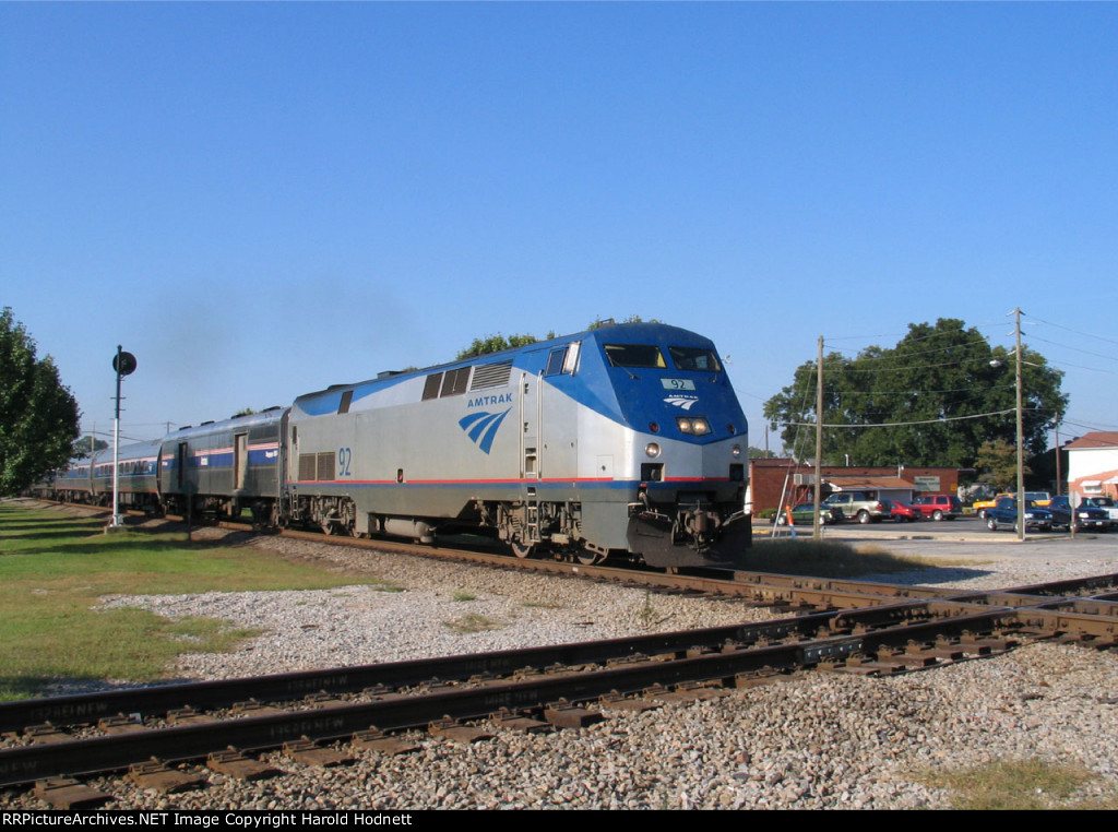 AMTK 92 leads train P090 northbound